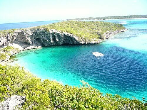 Dean's Blue Hole in Clarence Town on Long Island, Bahamas