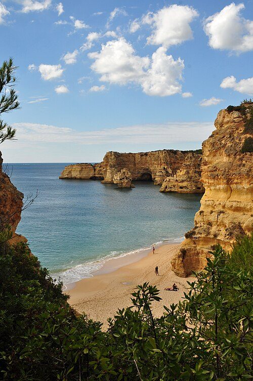 The Marinha Beach in Lagoa is considered by the Michelin Guide as one of the 10 most beautiful beaches in Europe and as one of the 100 most beautiful beaches in the world. The Algarve region leads in overnight stays.