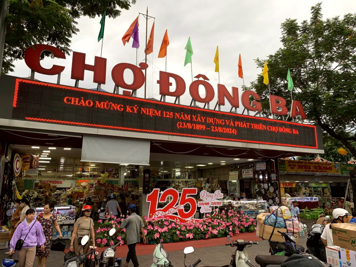Dong Ba Market