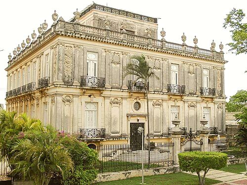 One of Merida's twin mansions, known as the Cámara Houses or "Las Casas Gemelas"